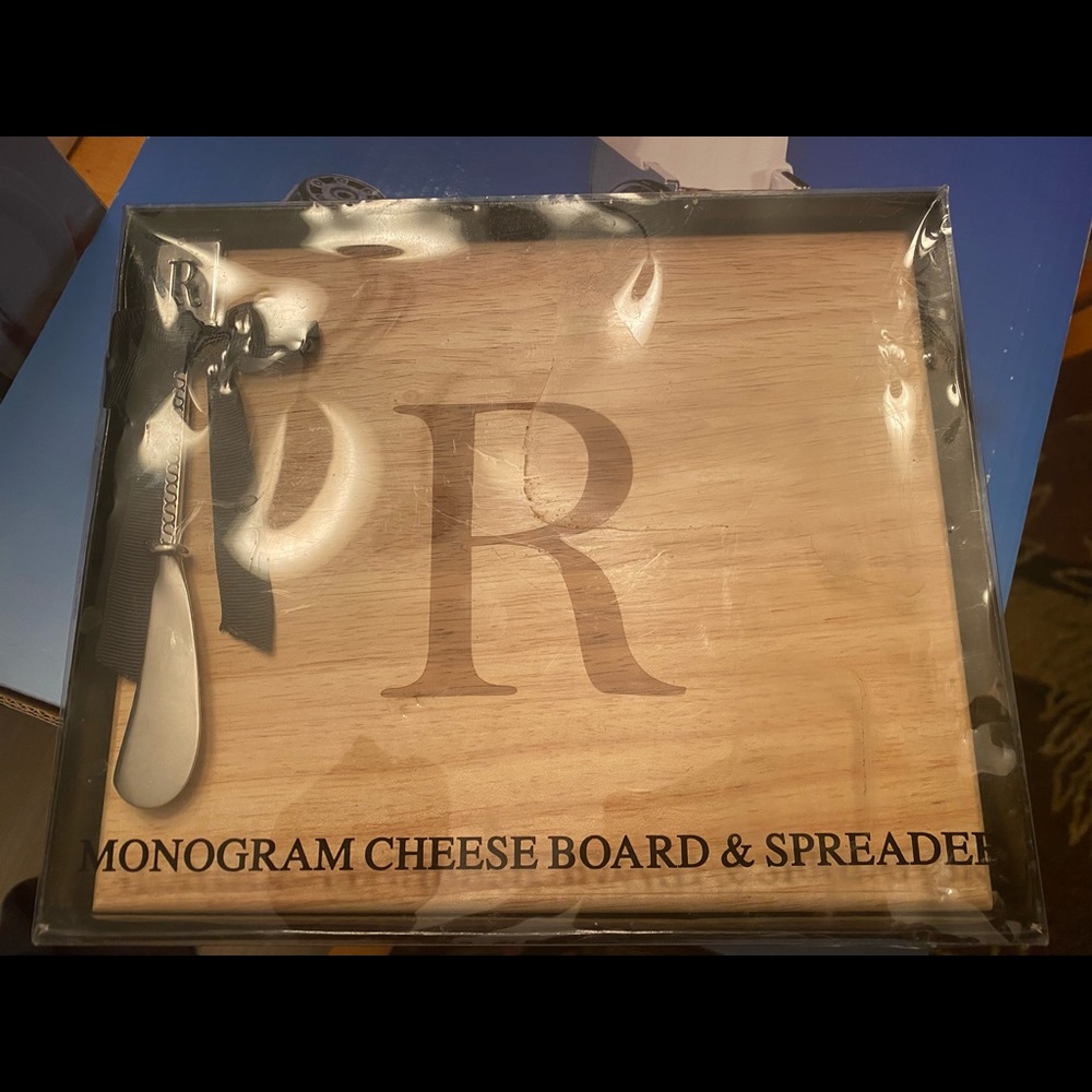 Cheeseboard and spreader